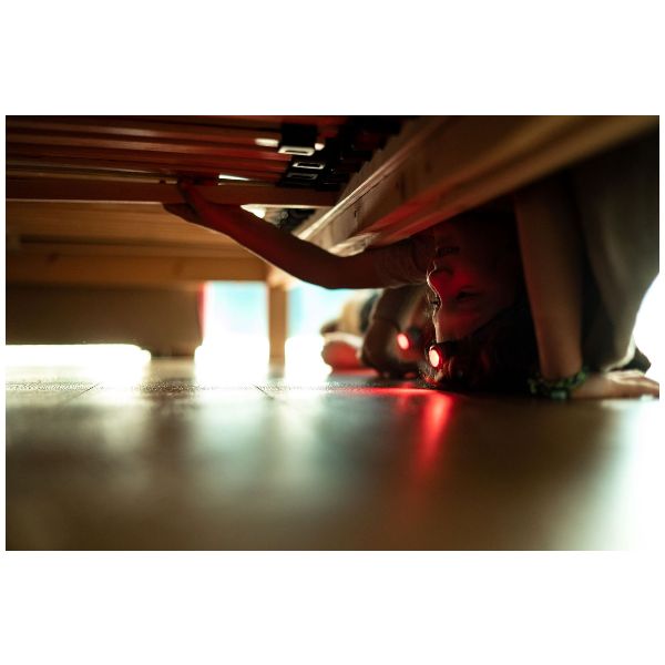 Wiederaufladbare Kinder-Stirnlampe mit Weiß-, Rot- und Blaulicht