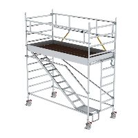 Gördülő állványzat SG 1,35 x 3,0 m, ferde feljáró létrákkal Platformmagasság 2,51 m